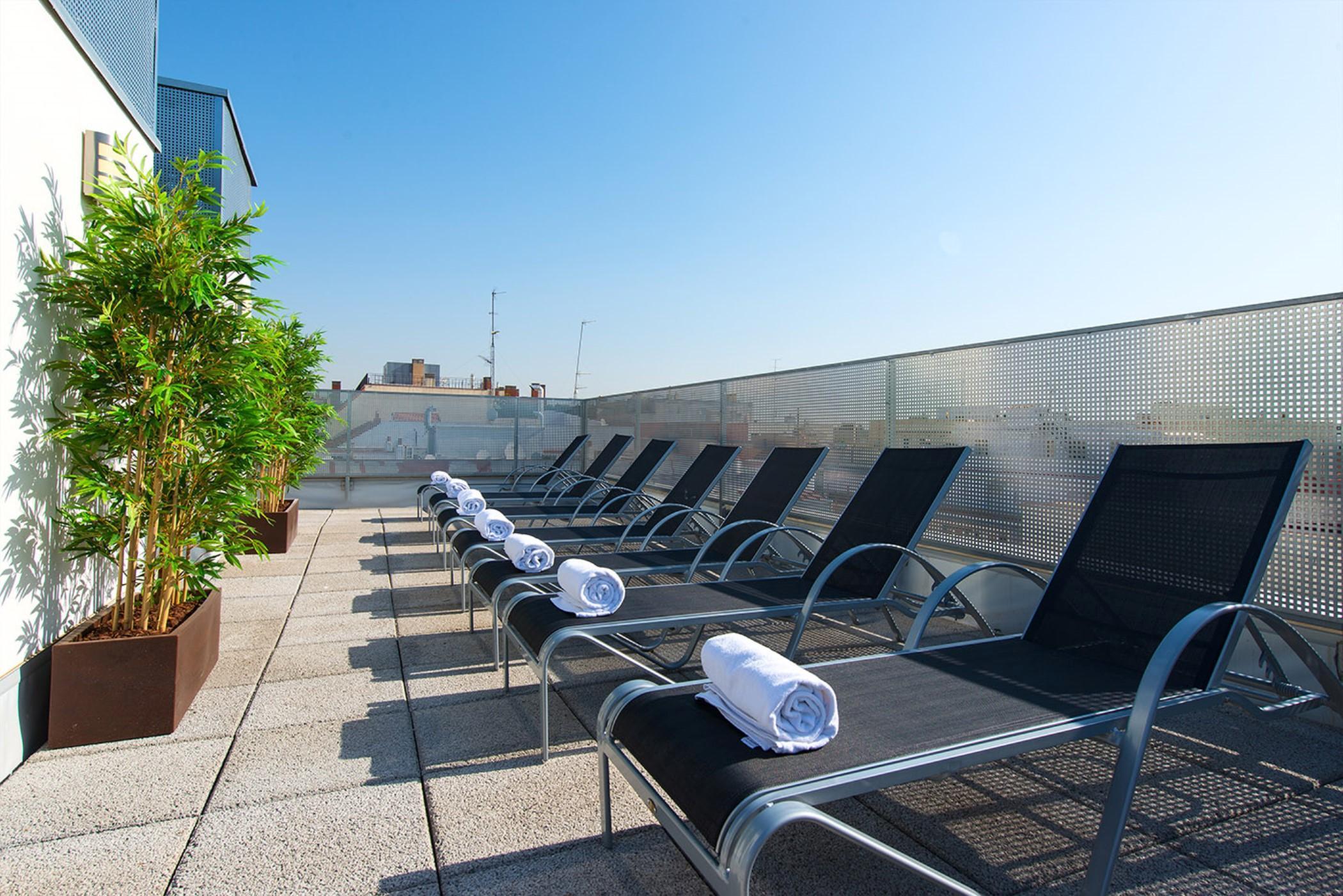 Neomagna Madrid Hotel Bagian luar foto