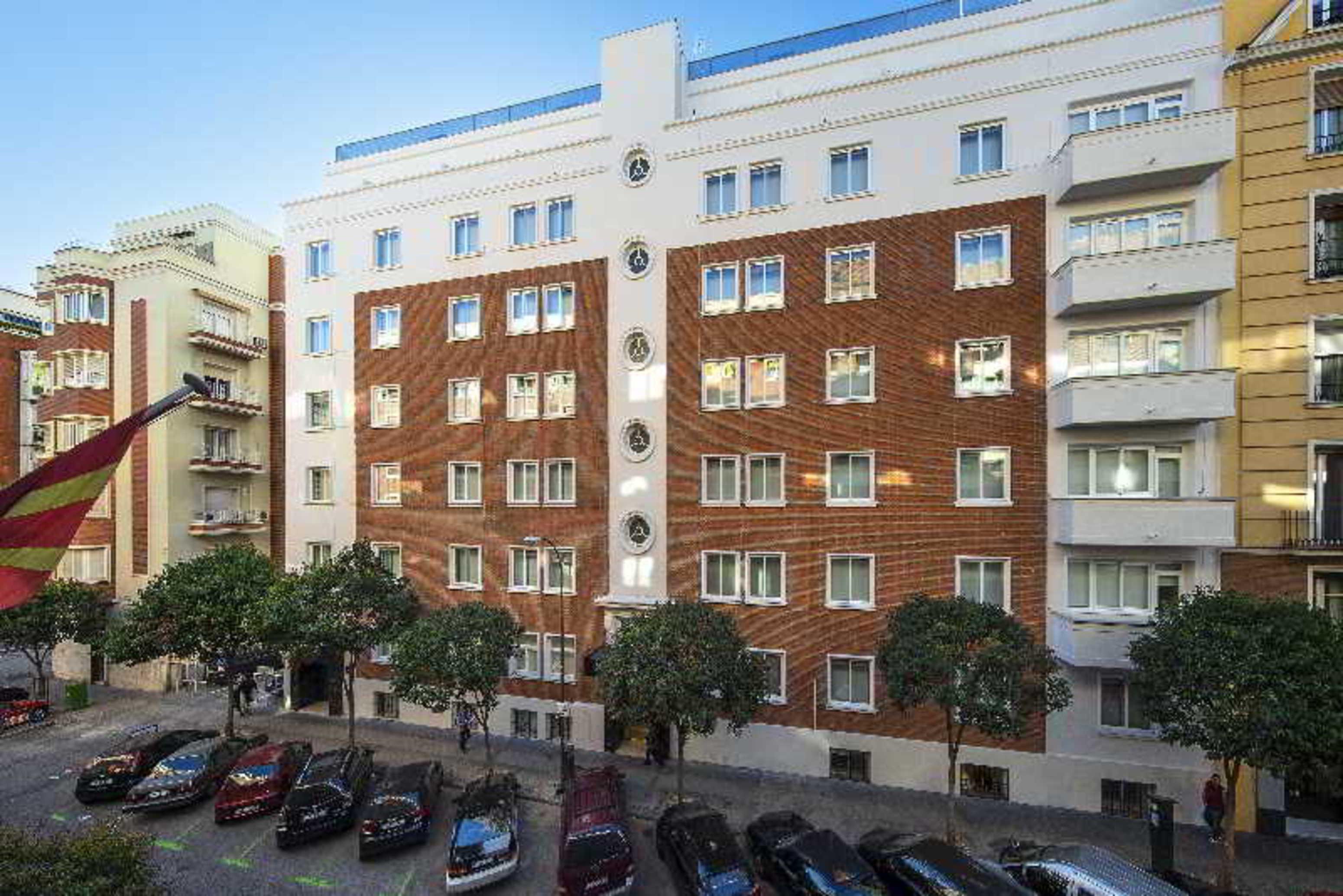Neomagna Madrid Hotel Bagian luar foto