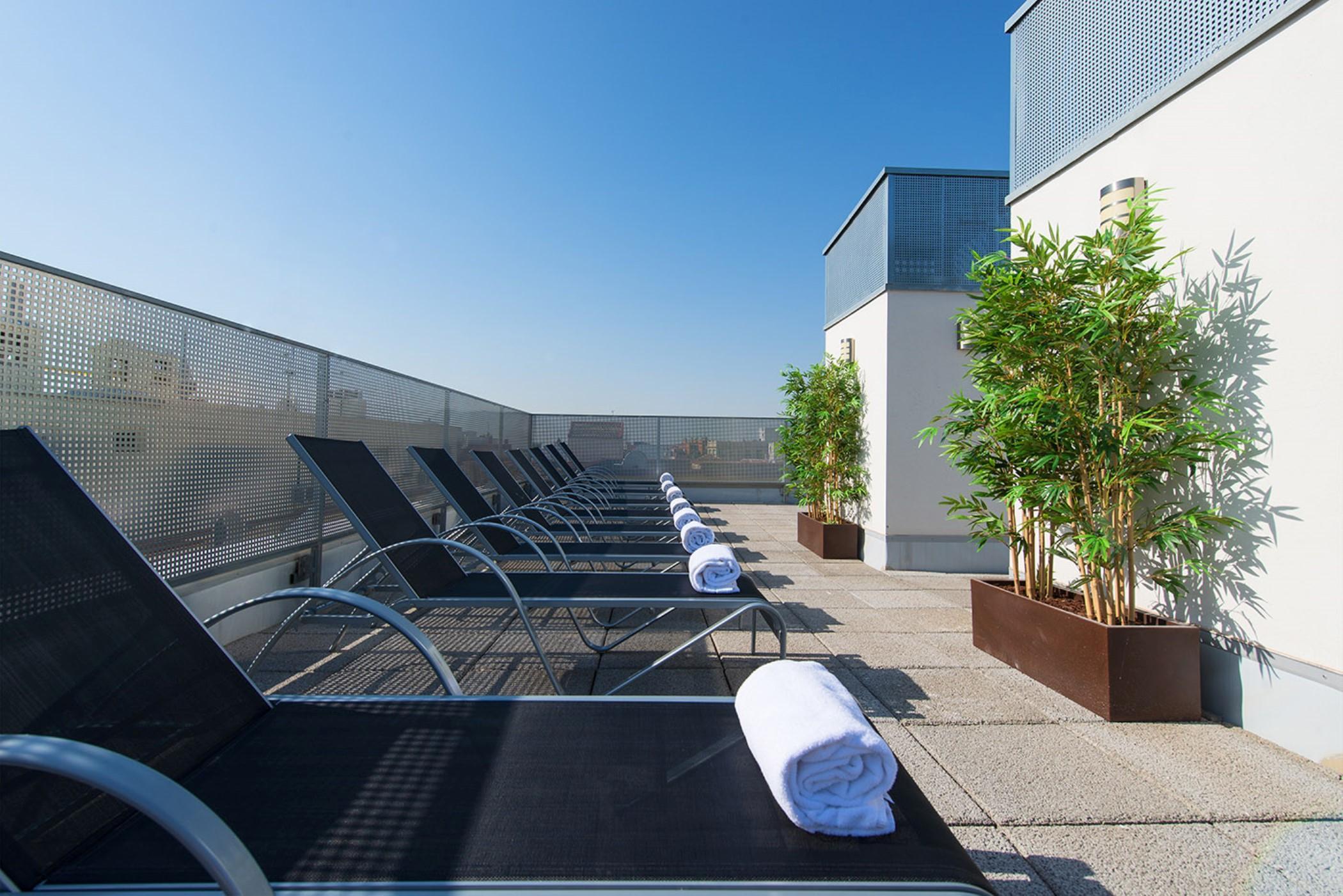 Neomagna Madrid Hotel Bagian luar foto