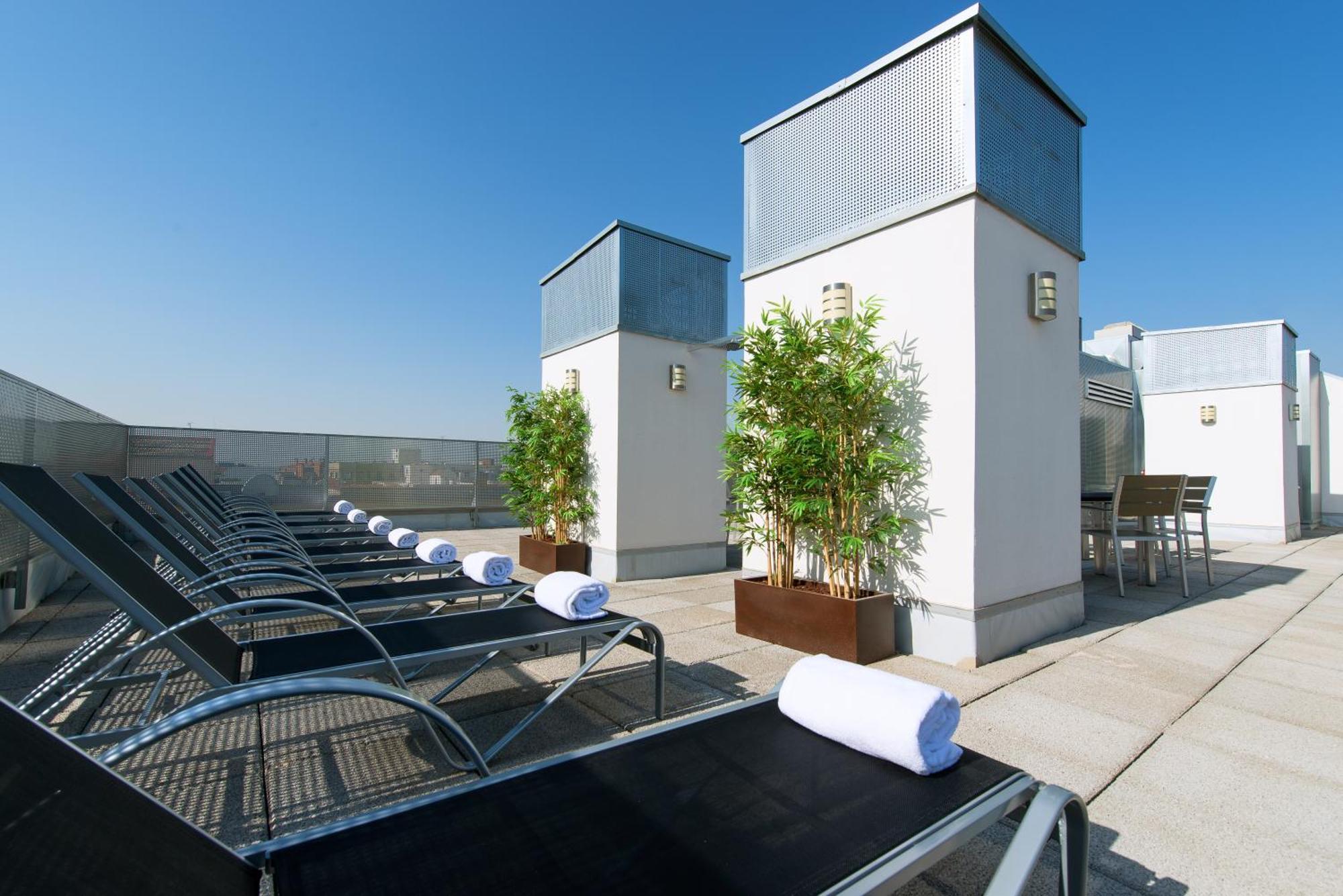 Neomagna Madrid Hotel Bagian luar foto