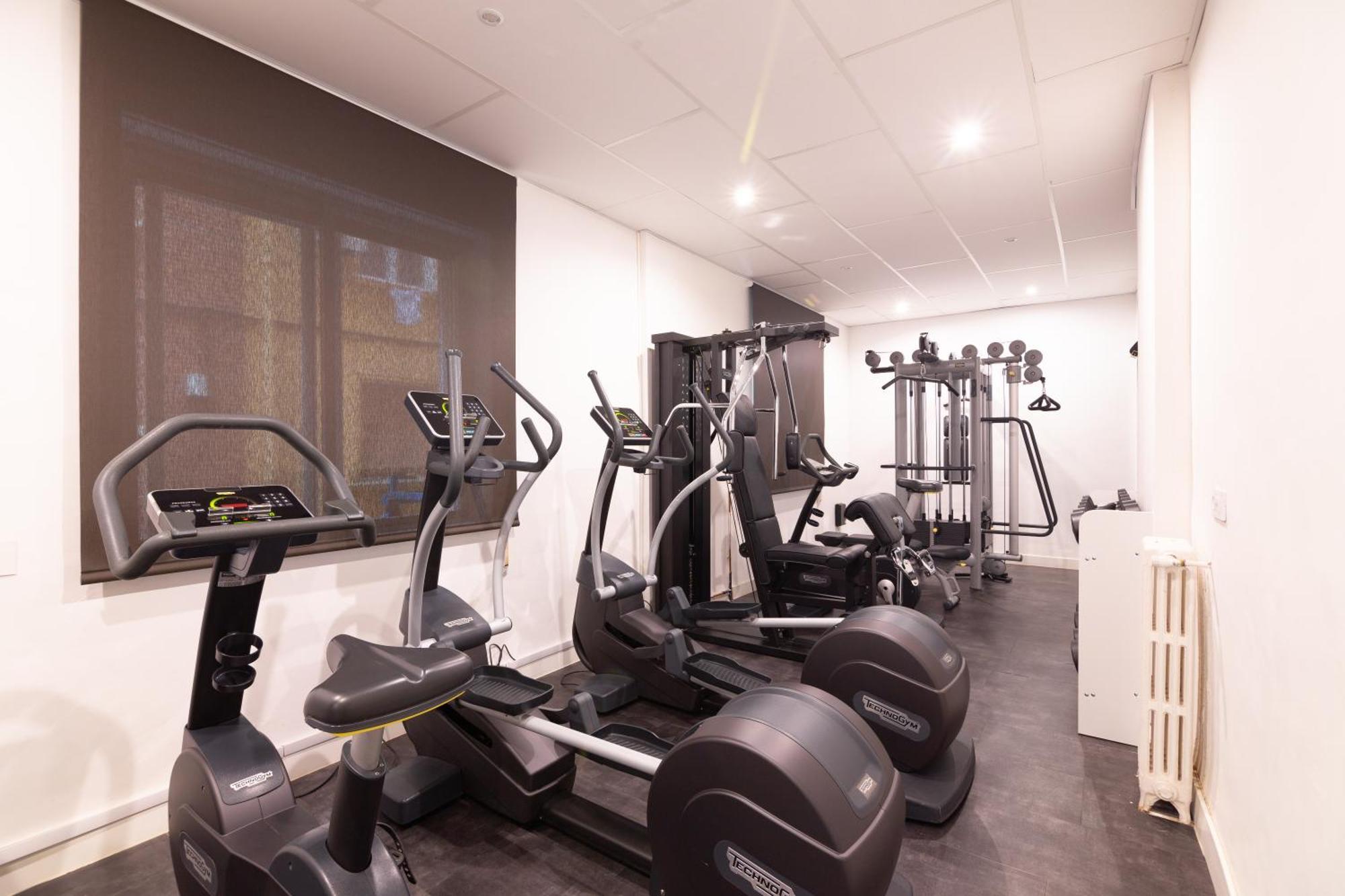 Neomagna Madrid Hotel Bagian luar foto